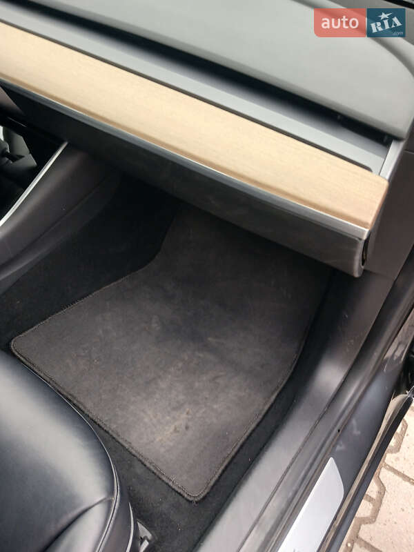 Седан Tesla Model 3 2019 в Коломые