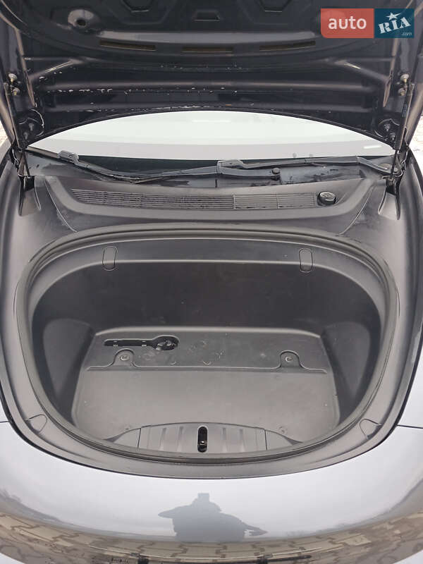 Седан Tesla Model 3 2019 в Коломые