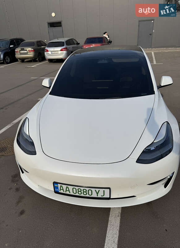Седан Tesla Model 3 2022 в Киеве