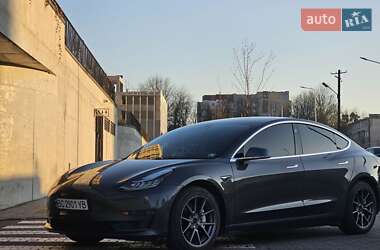 Седан Tesla Model 3 2019 в Львові