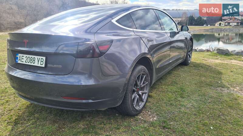Седан Tesla Model 3 2019 в Дніпрі