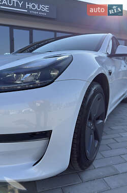 Седан Tesla Model 3 2023 в 
