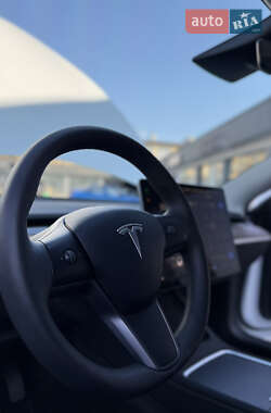 Седан Tesla Model 3 2023 в 