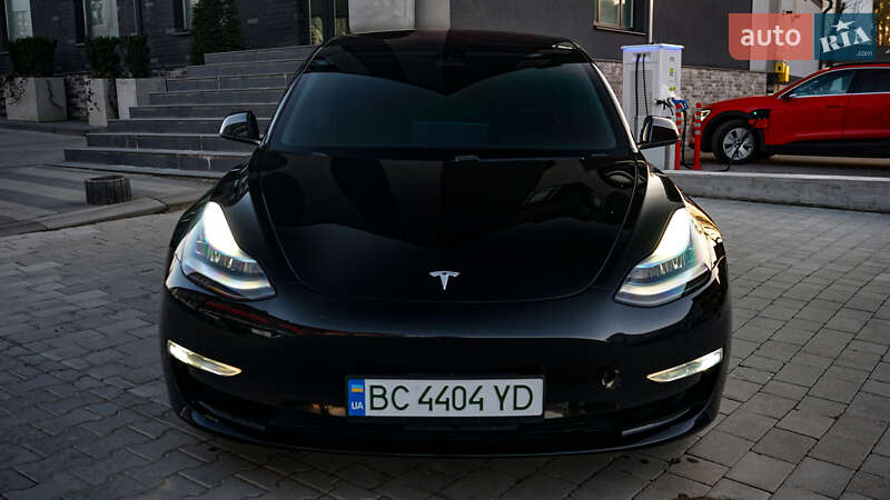 Седан Tesla Model 3 2018 в Львові