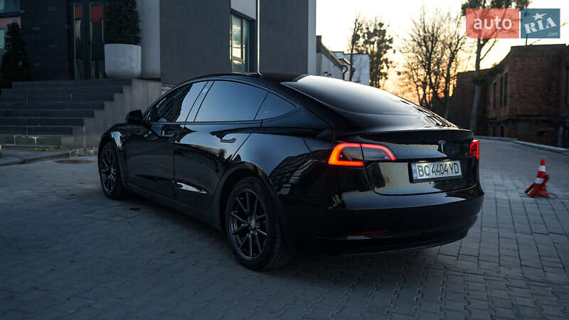 Седан Tesla Model 3 2018 в Львові