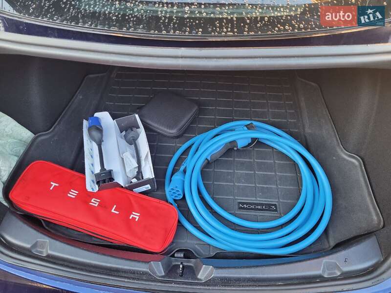 Седан Tesla Model 3 2019 в Киеве