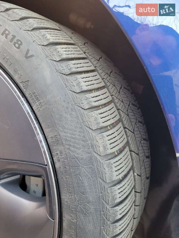 Седан Tesla Model 3 2019 в Киеве