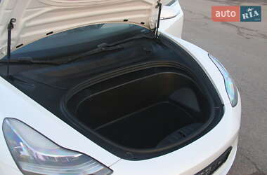 Седан Tesla Model 3 2019 в 