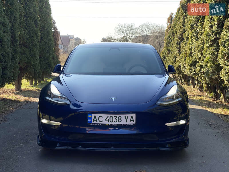 Седан Tesla Model 3 2018 в Луцке