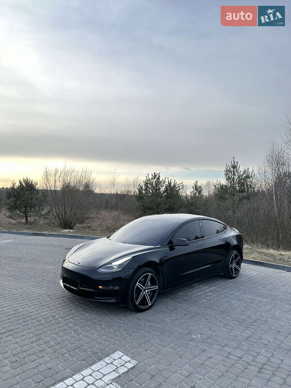 Tesla Model 3 2021