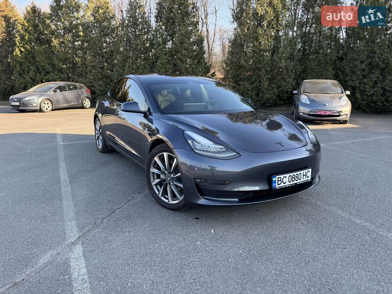 Седан Tesla Model 3 2019 в 