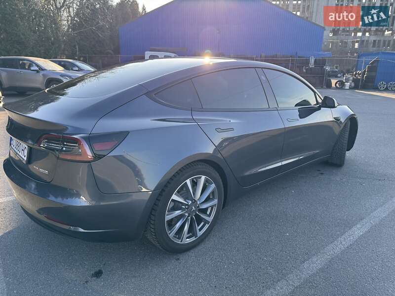 Седан Tesla Model 3 2019 в Львове