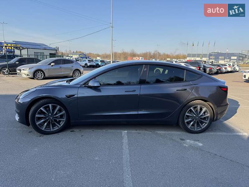 Седан Tesla Model 3 2019 в Львове