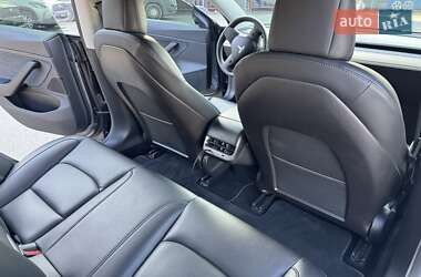 Седан Tesla Model 3 2019 в Львове