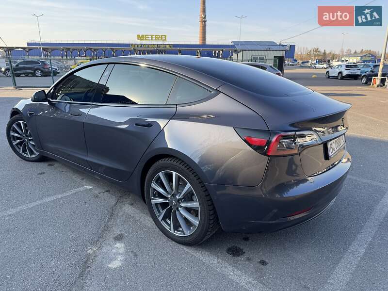 Седан Tesla Model 3 2019 в Львове