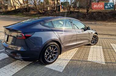 Седан Tesla Model 3 2023 в 