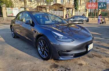 Седан Tesla Model 3 2023 в 