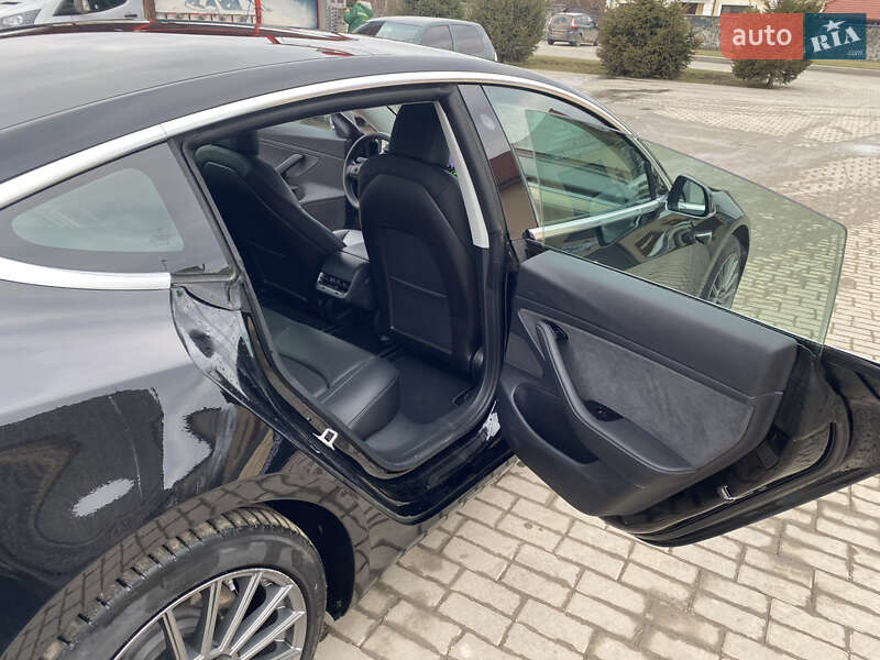 Седан Tesla Model 3 2019 в Городке