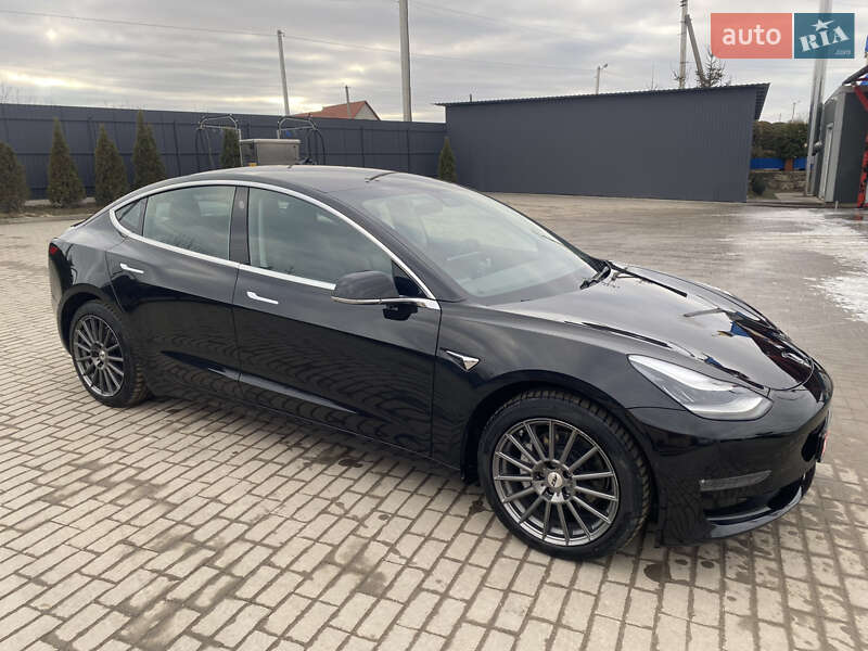Седан Tesla Model 3 2019 в Городке