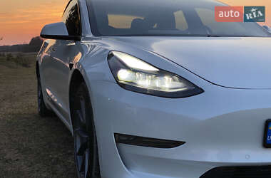 Седан Tesla Model 3 2021 в 