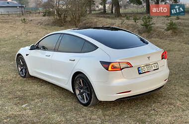 Седан Tesla Model 3 2021 в 