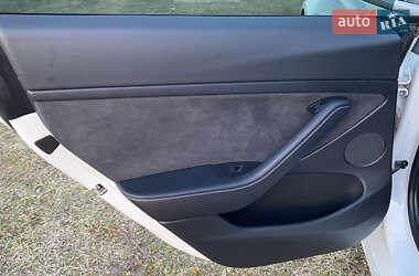 Седан Tesla Model 3 2021 в 