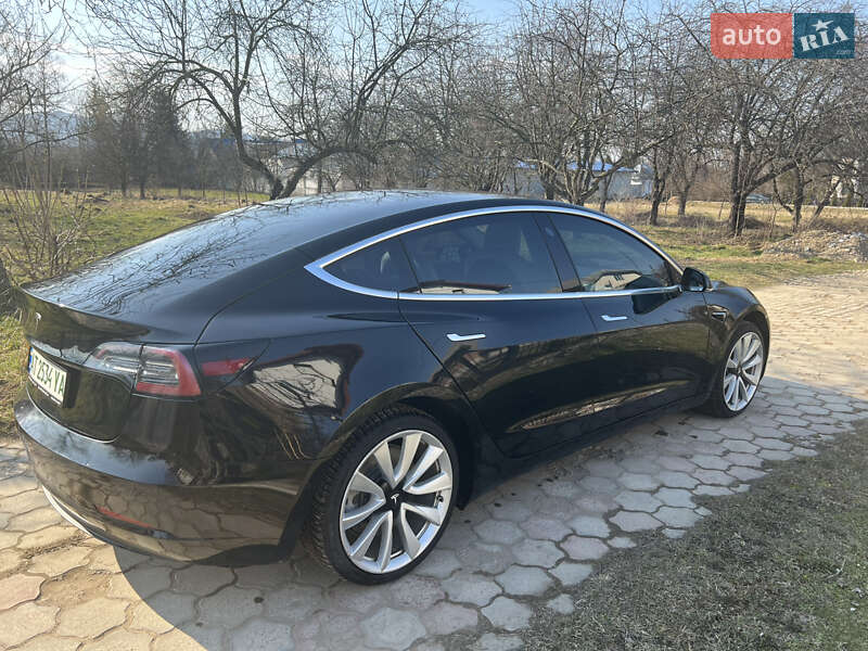 Седан Tesla Model 3 2018 в Долине