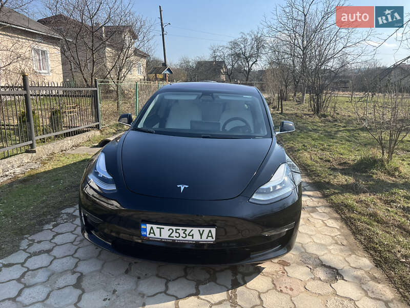 Седан Tesla Model 3 2018 в Долине