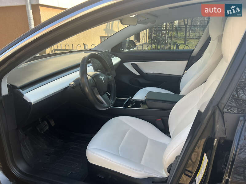 Седан Tesla Model 3 2018 в Долине