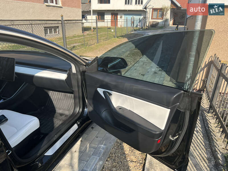 Седан Tesla Model 3 2018 в Долине
