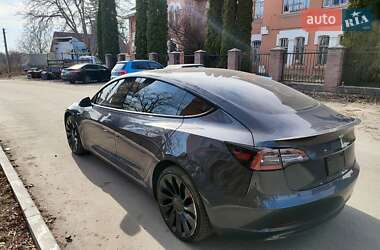 Седан Tesla Model 3 2022 в 