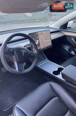 Седан Tesla Model 3 2021 в 