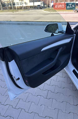 Седан Tesla Model 3 2021 в 