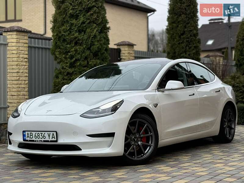 Седан Tesla Model 3 2020 в Вінниці