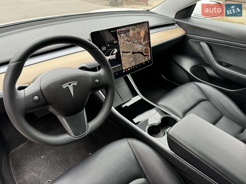 Седан Tesla Model 3 2020 в Вінниці
