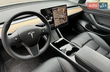 Седан Tesla Model 3 2020 в 
