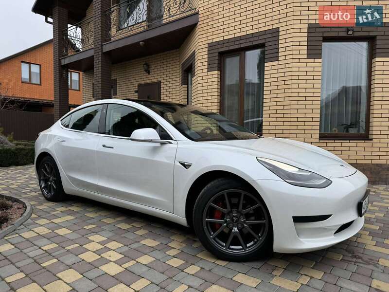 Седан Tesla Model 3 2020 в Вінниці