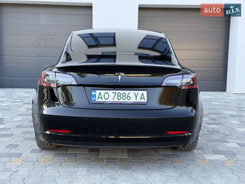 Седан Tesla Model 3 2019 в Ужгороде