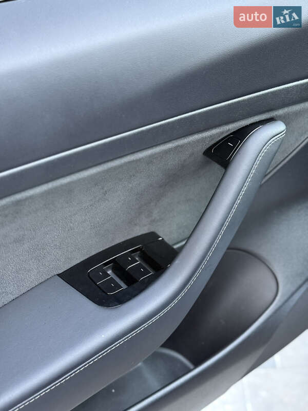 Седан Tesla Model 3 2019 в Ужгороде