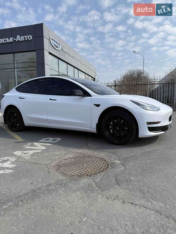 Седан Tesla Model 3 2020 в Днепре