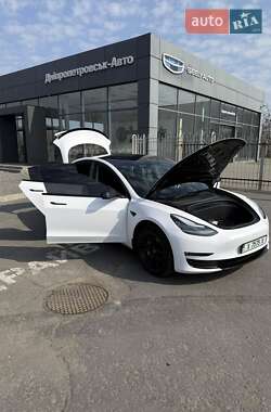 Седан Tesla Model 3 2020 в 
