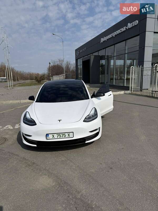 Седан Tesla Model 3 2020 в Днепре