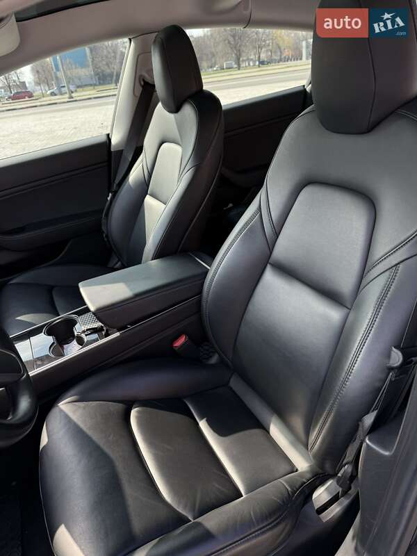 Седан Tesla Model 3 2019 в Харкові