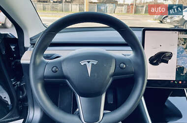 Седан Tesla Model 3 2020 в 
