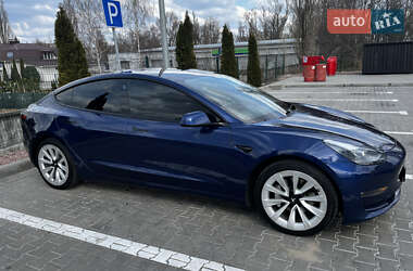 Седан Tesla Model 3 2021 в 