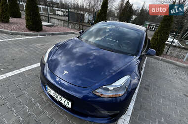 Седан Tesla Model 3 2021 в 