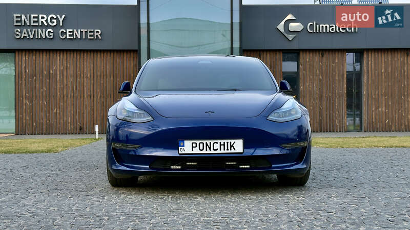 Седан Tesla Model 3 2023 в Днепре