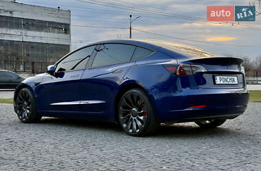 Седан Tesla Model 3 2023 в 