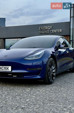 Седан Tesla Model 3 2023 в 