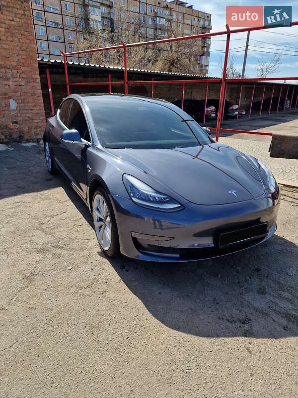 Седан Tesla Model 3 2020 в Одесі